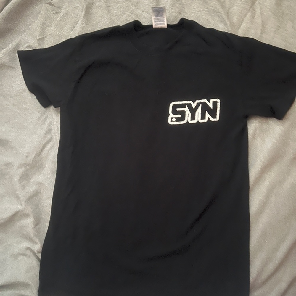 Syn black T-shirt